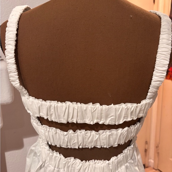 Top Shop White Smocked Ruffle Top— like new- so cute for spring and summer! - Picture 7 of 8